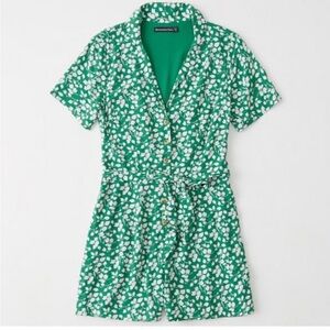 Green and White Abercrombie & Fitch Floral Romper Size XL